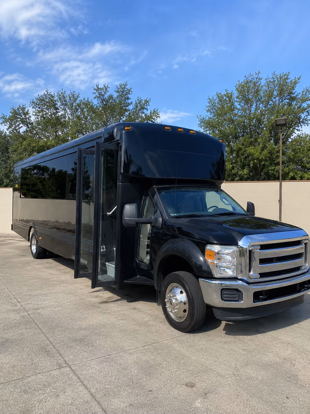 biloxi 20 passenger party bus