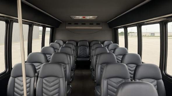 baton rouge 28 passenger minibus